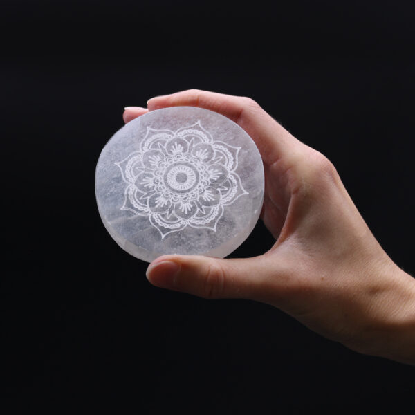 Placa de Carregamento de Selenite - Design Mandala - Image 2